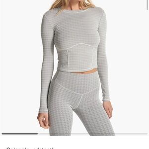 Vuori Long Sleeve Textured Chilled Out Top (S) Houndstooth color